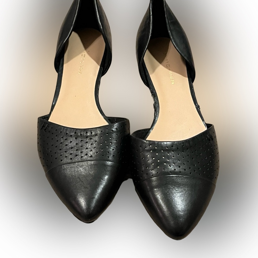 Tommy Hilfiger Black Pointy Toe shoes - size 8 Tommy Hilfiger shoe- black flats